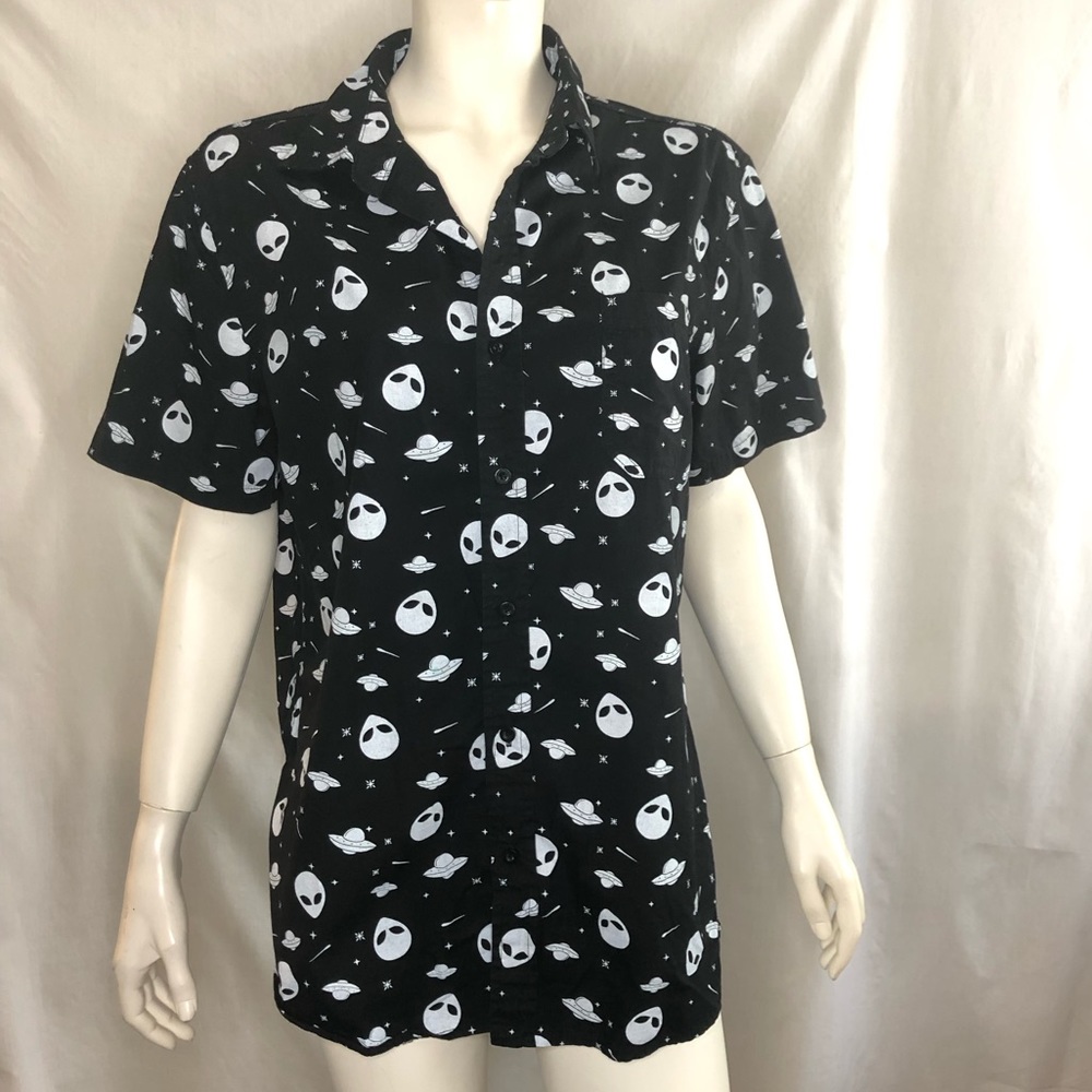 Rude ufo alien  black and white button up short sleeve shirt size medium